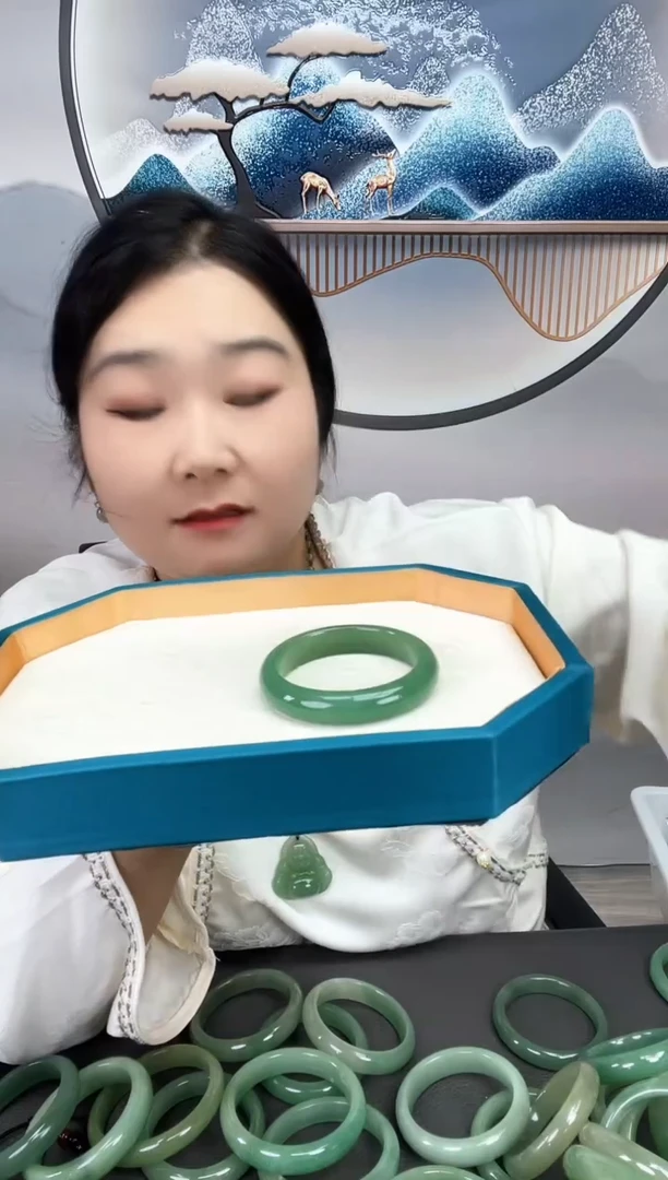 未镶嵌朱家大小姐独龙玉石英质玉朱***姐朱家大小姐88