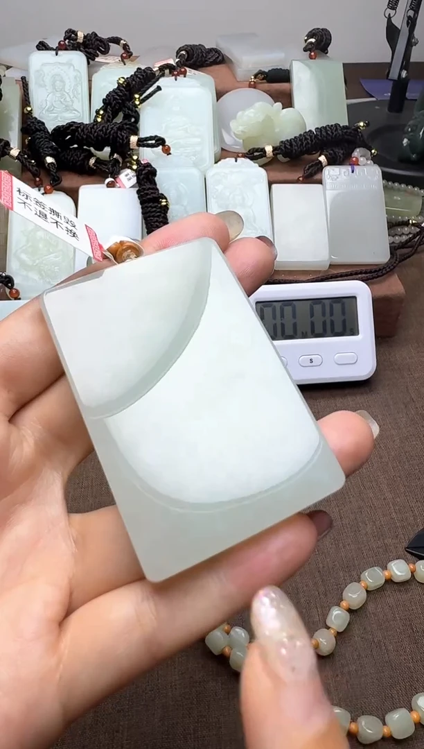颈饰未镶嵌和田玉1