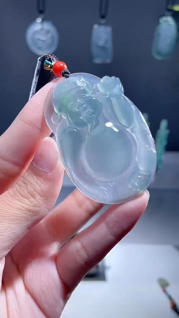 翡翠未镶嵌颈饰财神