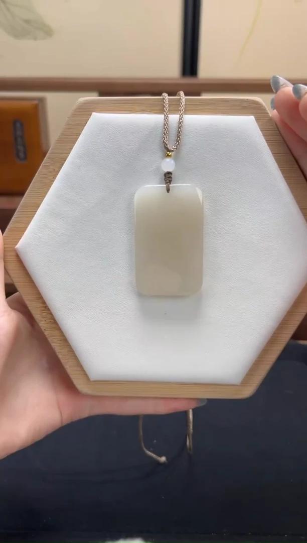 和田玉未镶嵌颈饰50.4x31.4x6.6