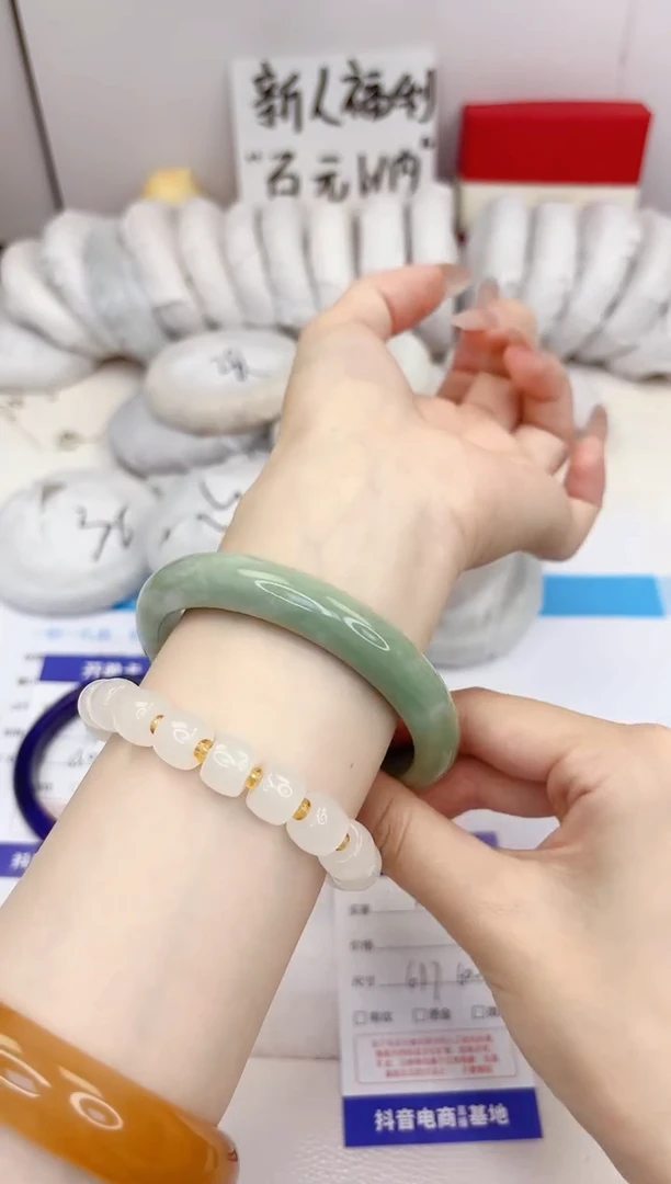 石英质玉手镯未镶嵌181-翠玉-圈口61