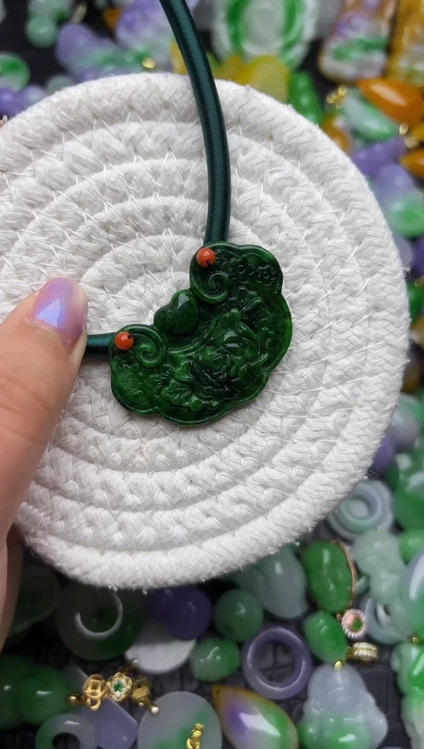 颈饰未镶嵌翡翠缅甸翡翠吊坠