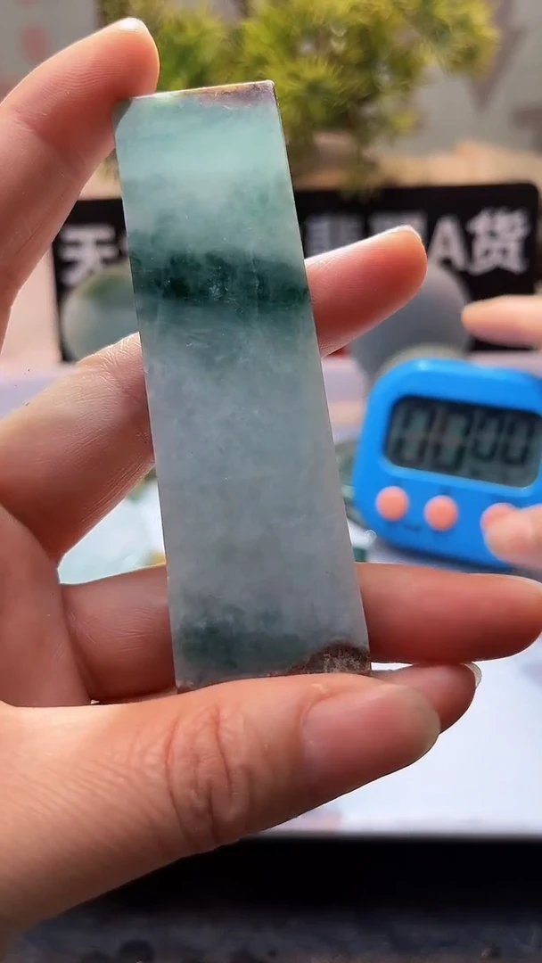 翡翠挂件未镶嵌翡翠