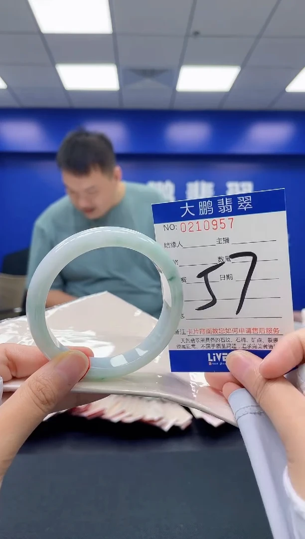 翡翠手镯未镶嵌AAAAAAAA