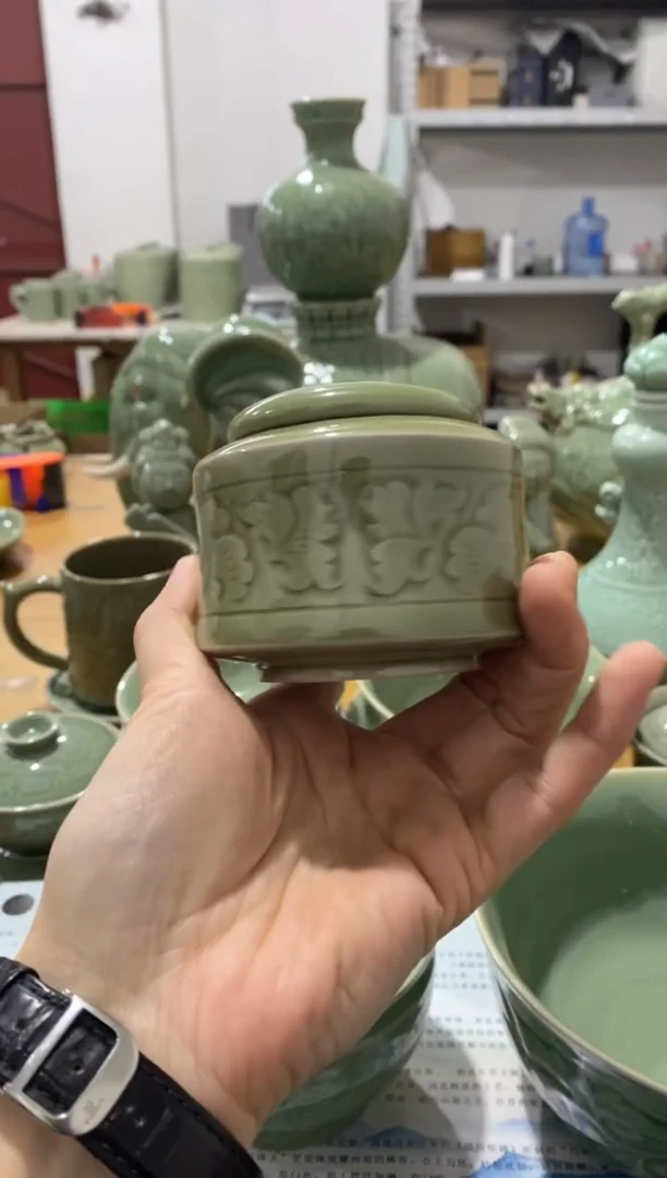 【闪购商品】011812手工刻花茶叶罐 微瑕一只
