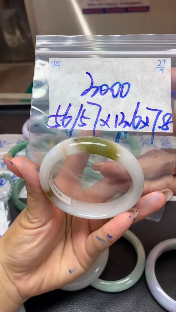 未镶嵌定制翡翠114翡翠毛货需精细抛光手镯多样性拍一发一