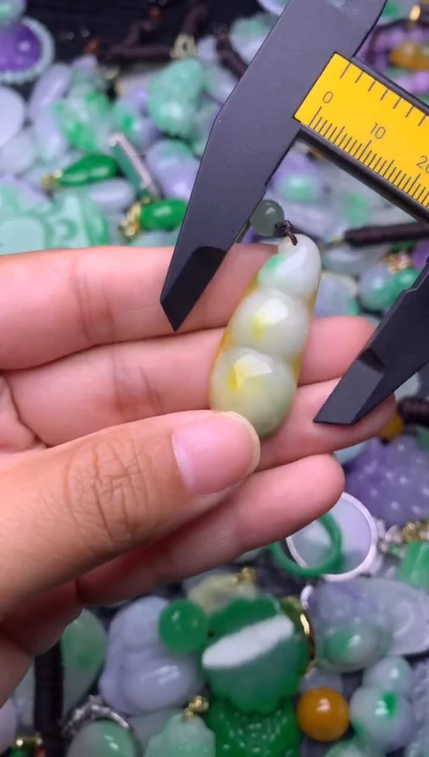 颈饰未镶嵌翡翠缅甸翡翠吊坠