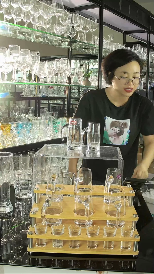水晶玻璃平底款LD-JC金刻分酒器1个+7006ZL贝尔分酒器1个