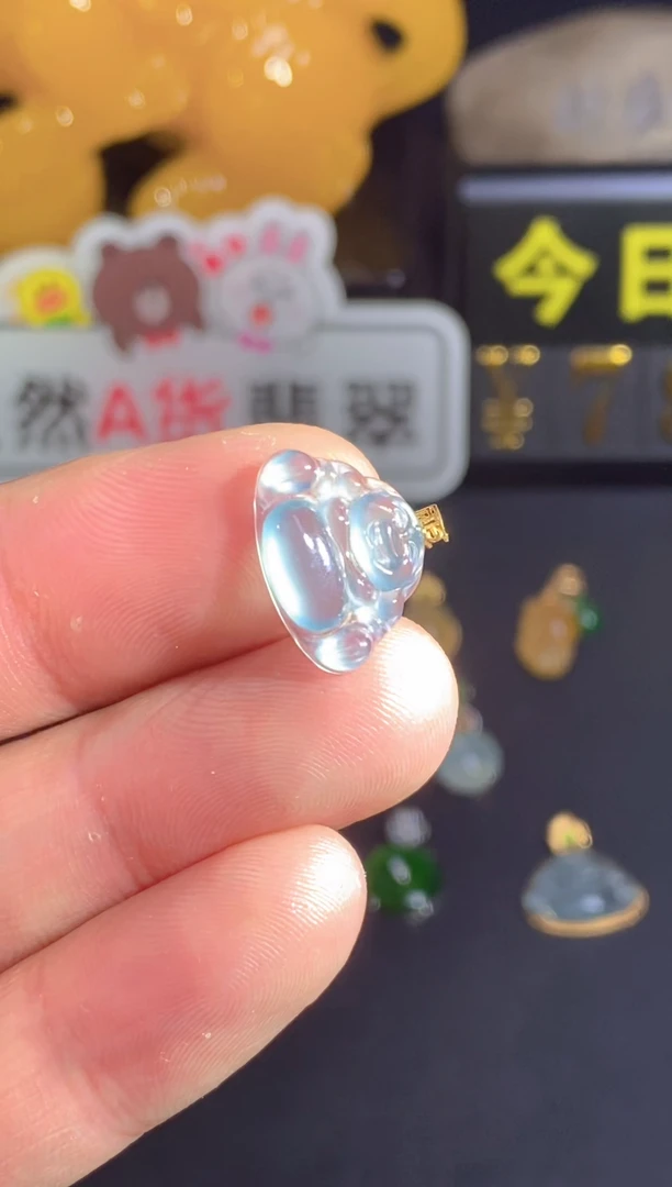 颈饰18K金镶嵌翡翠