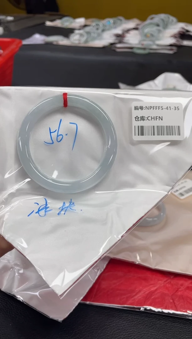 翡翠手镯未镶嵌翡翠手镯1