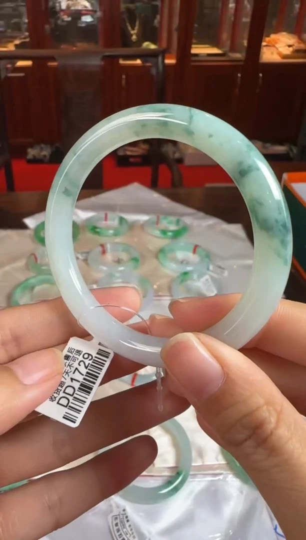 未镶嵌手镯翡翠55圆条DD1729(100元运营费