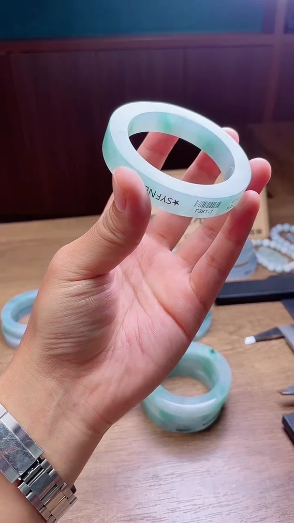 定制翡翠手镯未镶嵌R***?定制