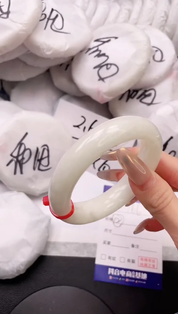 【闪购商品】和田玉手镯未镶嵌14K166-53