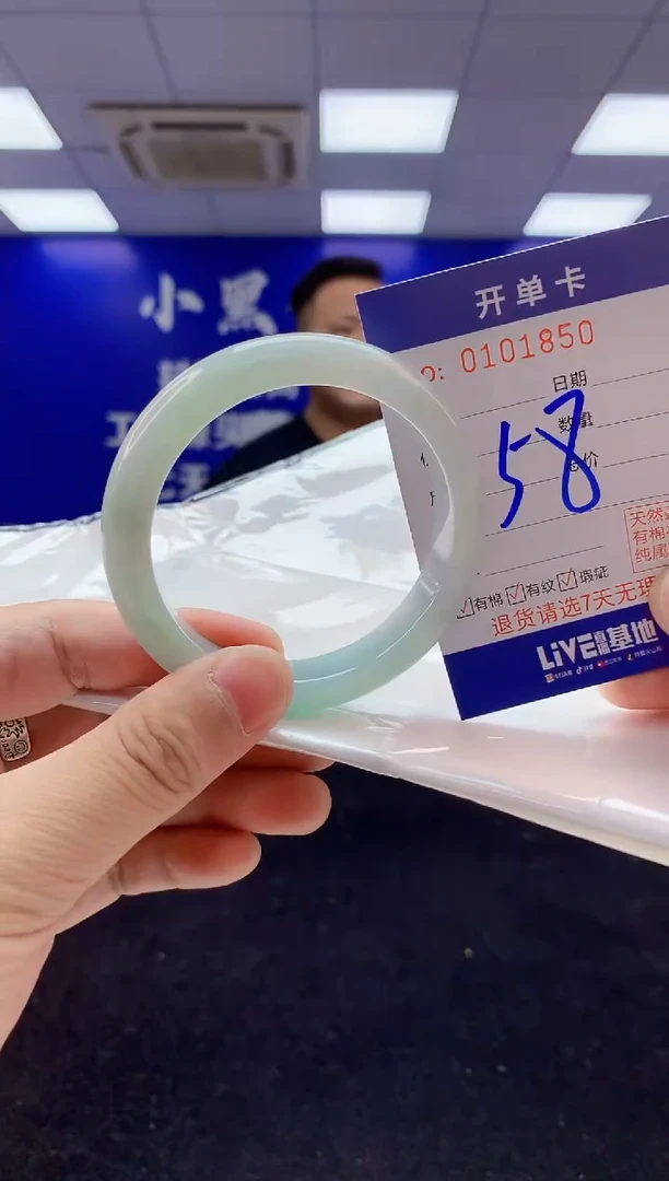 翡翠手镯未镶嵌2天然翡翠默认有瑕完美主义者勿拍