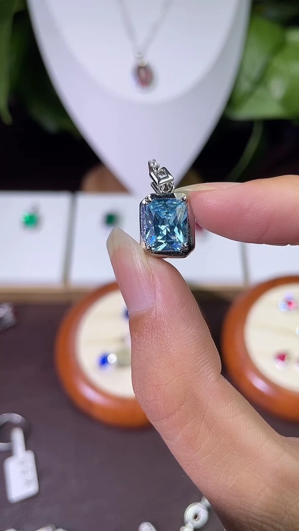 合金颈饰合成钻石海蓝吊坠2