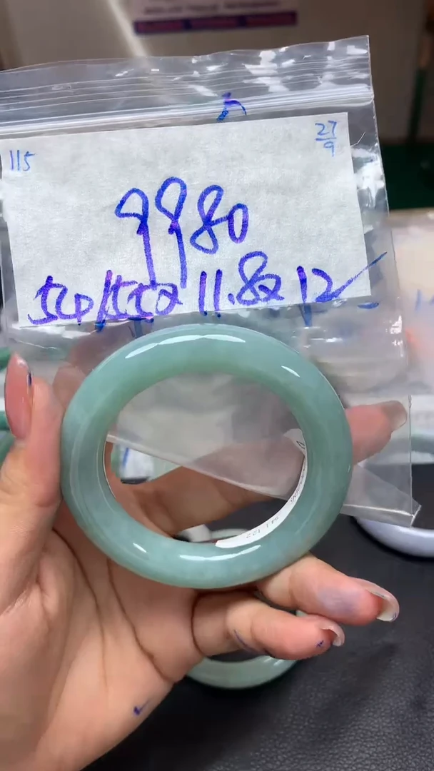 未镶嵌定制翡翠115翡翠毛货需精细抛光手镯多样性拍一发一