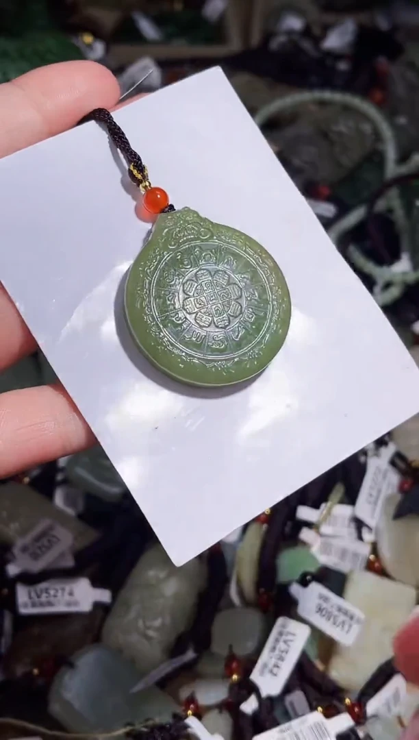 颈饰未镶嵌和田玉1