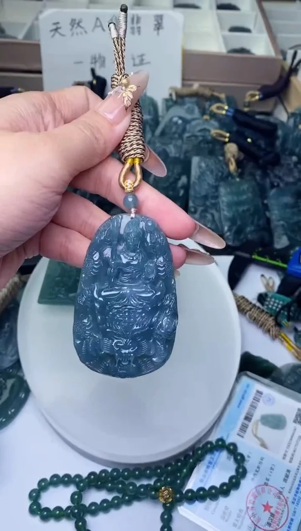 颈饰未镶嵌翡翠