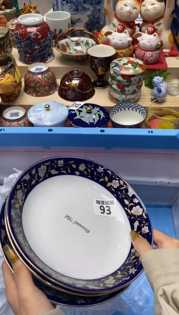 瓷片依**雪隆莲瓷器欢迎大家