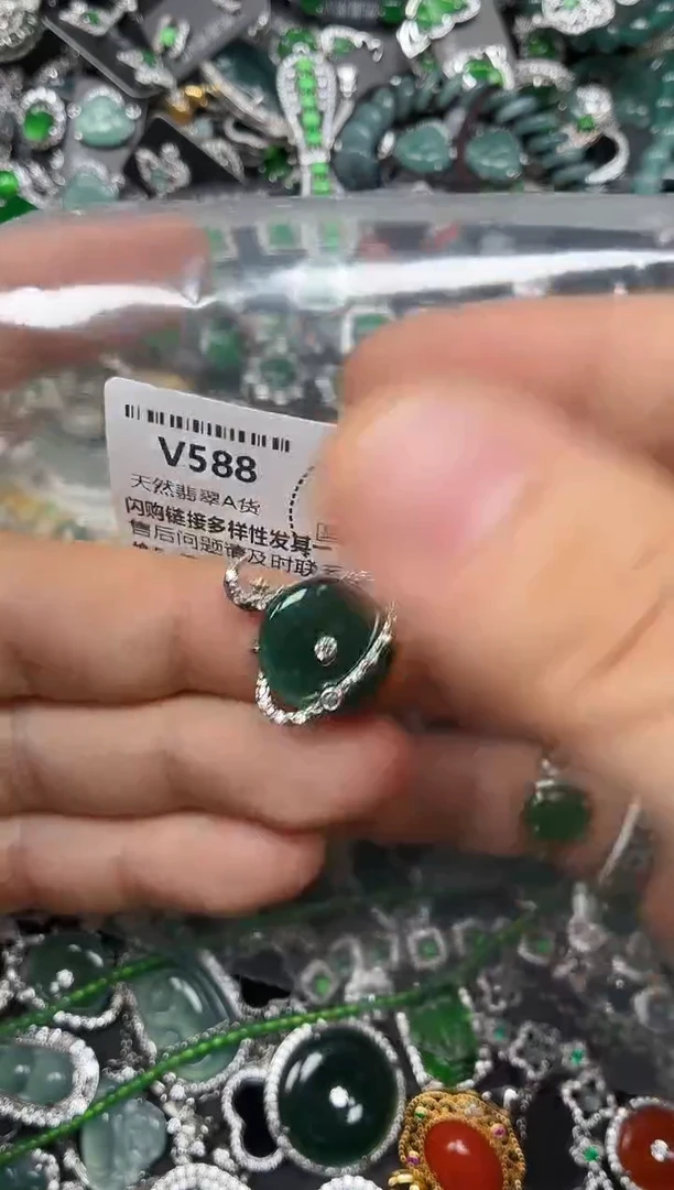 颈饰未镶嵌翡翠V588吊坠
