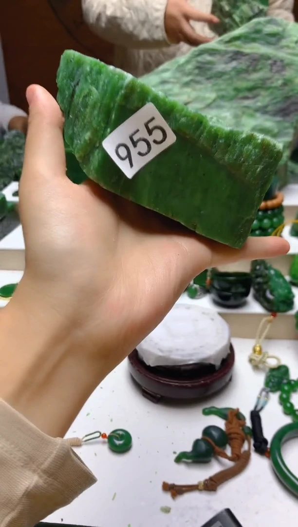 未镶嵌和田玉（碧玉）珠宝半成品1