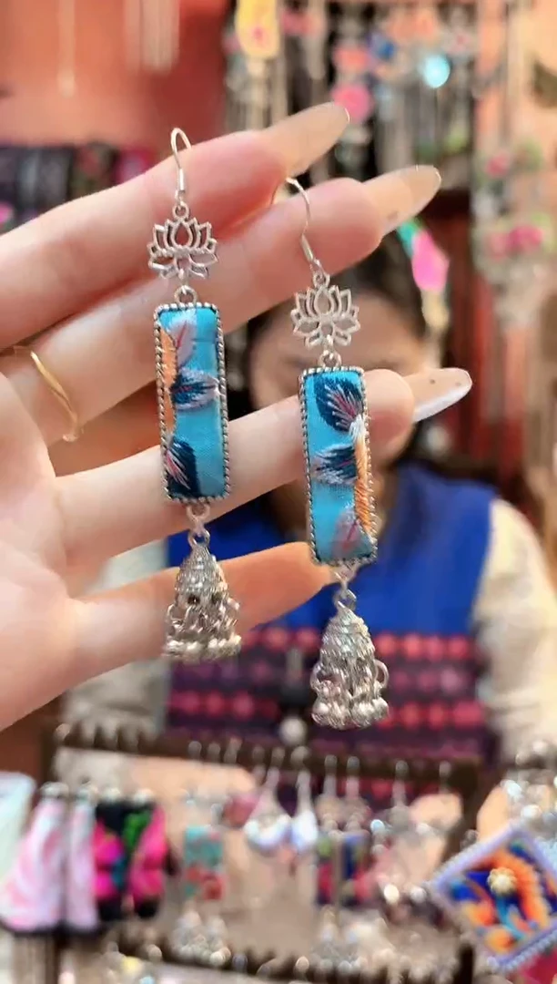 织绣云织谣民族风精美饰品  18