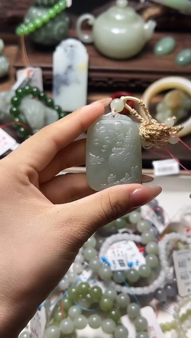 和田玉未镶嵌吊坠(不含链)且末青白 山水牌9004067