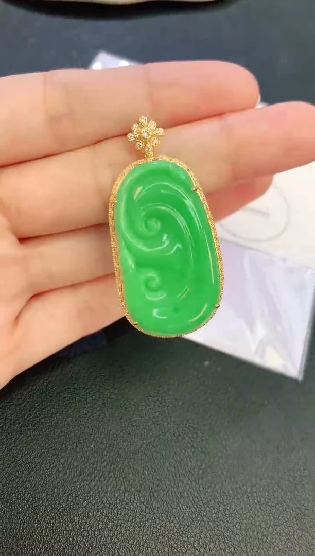 翡翠18K金镶嵌颈饰赠礼盒证书 麦麦