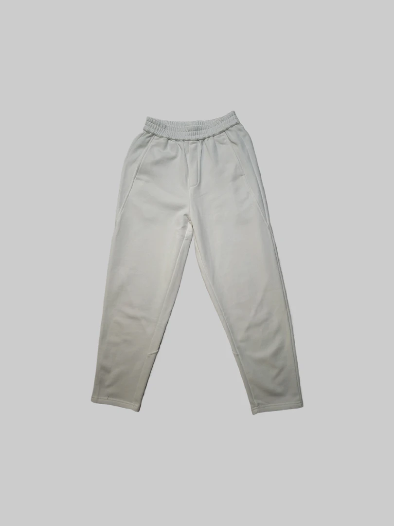 Diana-Tamara陈想     时尚百搭白色卫裤