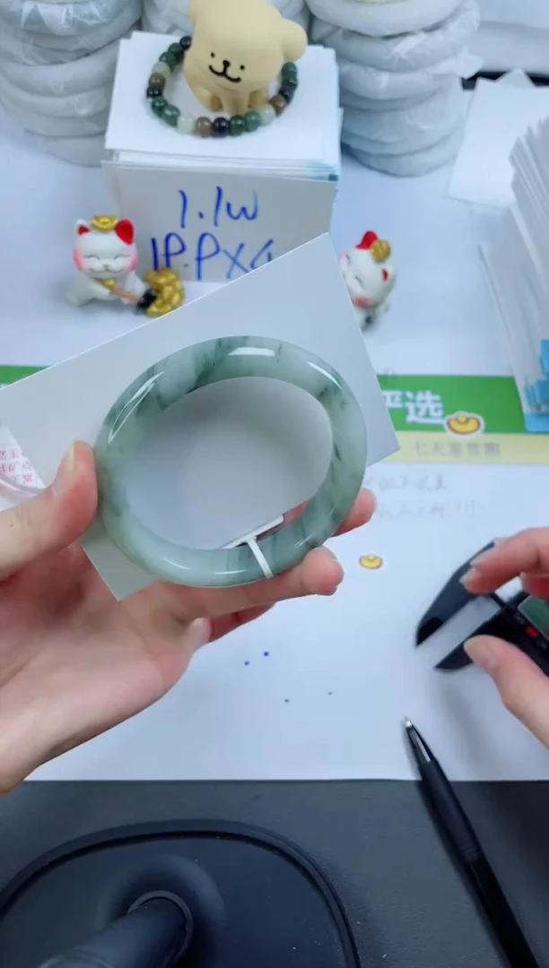 【闪购商品】石英质玉手镯未镶嵌24-58.4