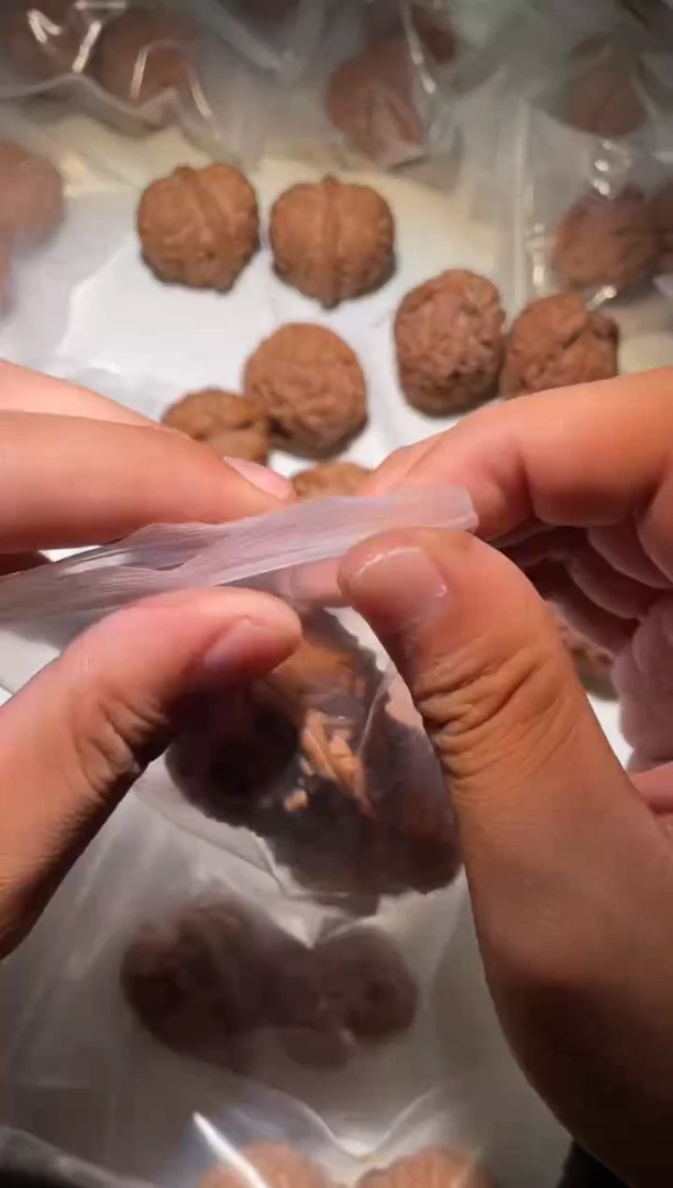 把件文玩核桃三*?三角白