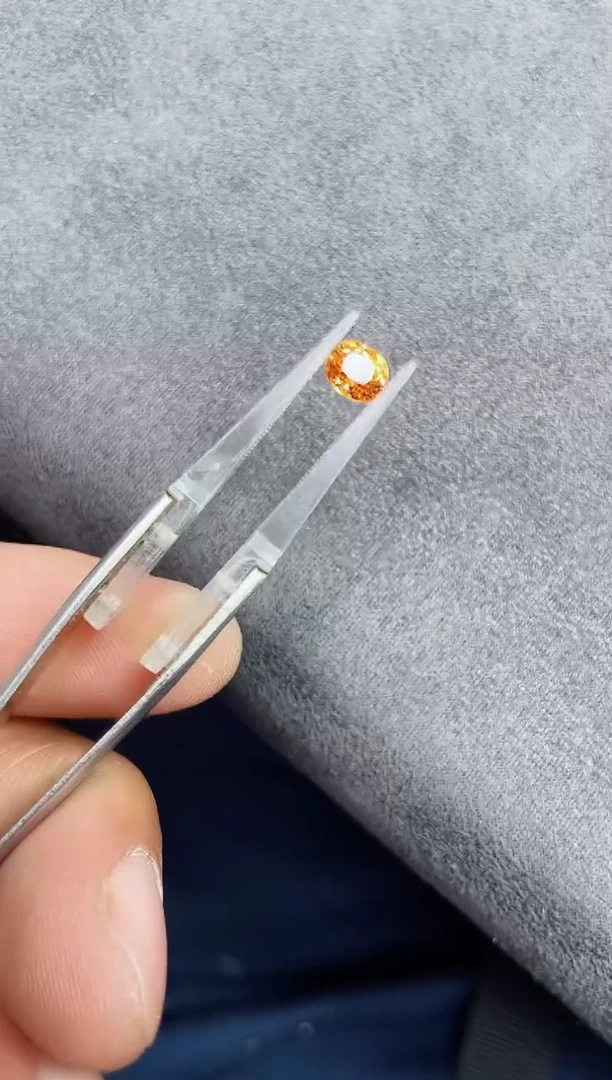 未镶嵌裸石石榴石（芬达石）1.22ct