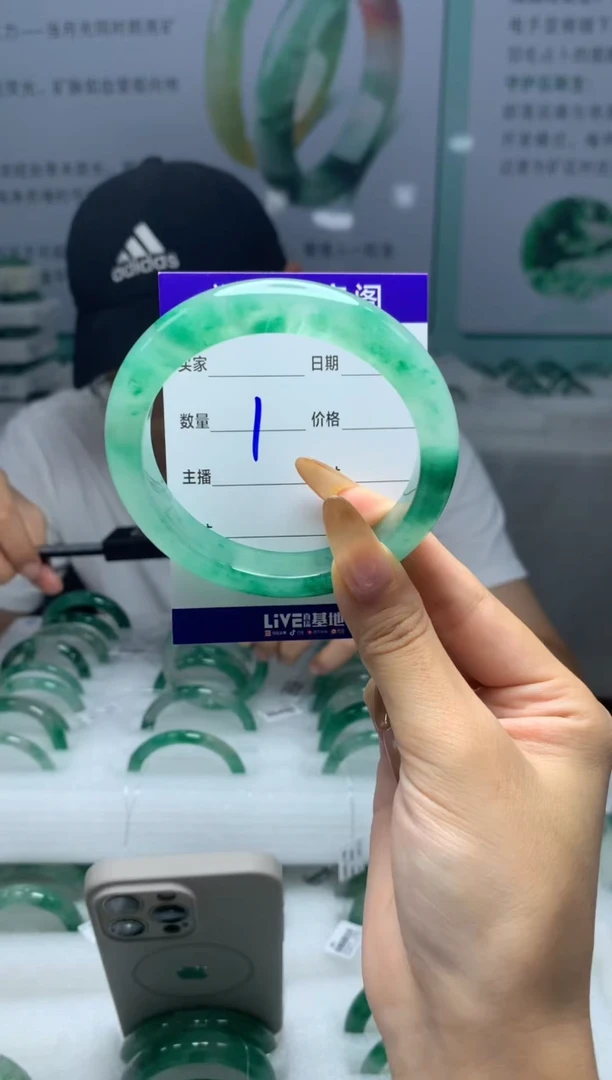 未镶嵌手镯石英质玉（非洲翠）59圈口