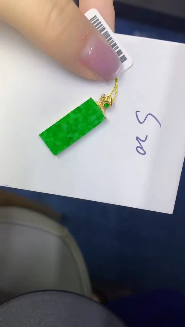 颈饰18K金镶嵌翡翠缅甸天然翡翠A货