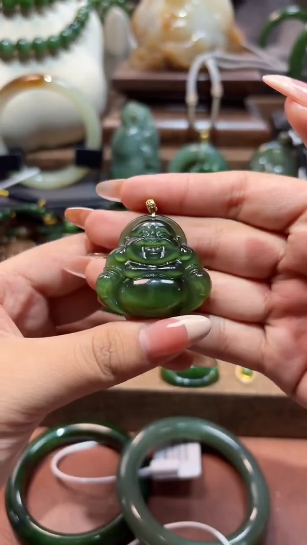 颈饰18K金镶嵌和田玉（碧玉）1