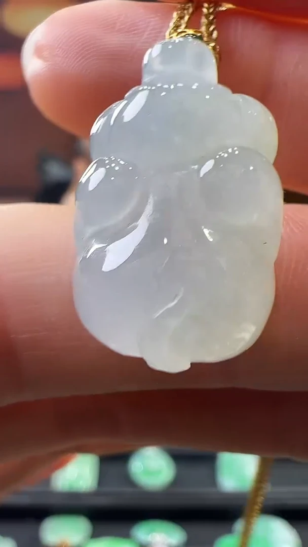 18K金镶嵌挂件翡翠猪猪 不含链