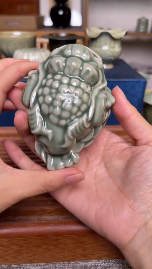瓷器耀州窑青瓷茶宠 金蟾 微瑕