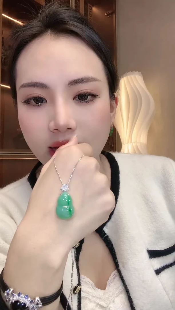 【闪购商品】翡翠吊坠(不含链)18K金镶嵌A20