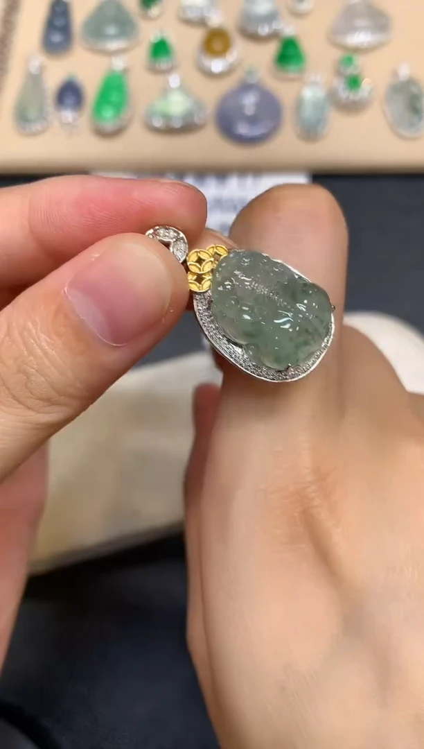 颈饰18K金镶嵌翡翠貔貅【无服务费【48小时鉴赏期】