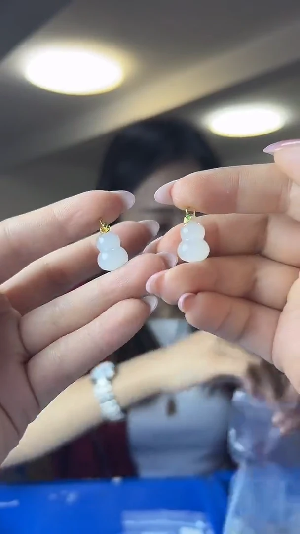 颈饰18K金镶嵌和田玉（多样性发一件）