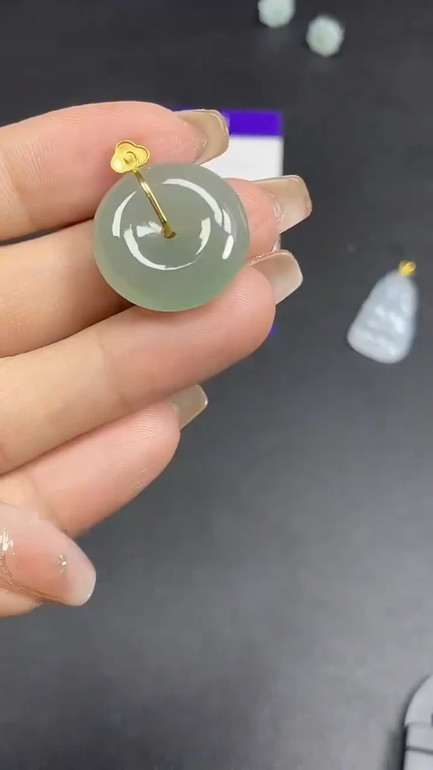 颈饰18K金镶嵌翡翠天然翡翠吊坠