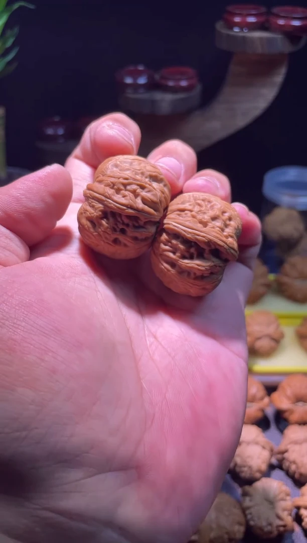 文玩核桃把件37全品小尺寸红皮小元宝