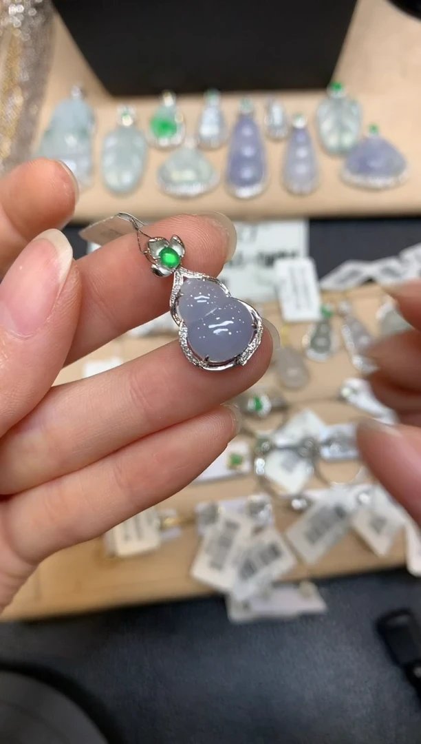 【闪购商品】翡翠颈饰18K金镶嵌葫芦【无服务费