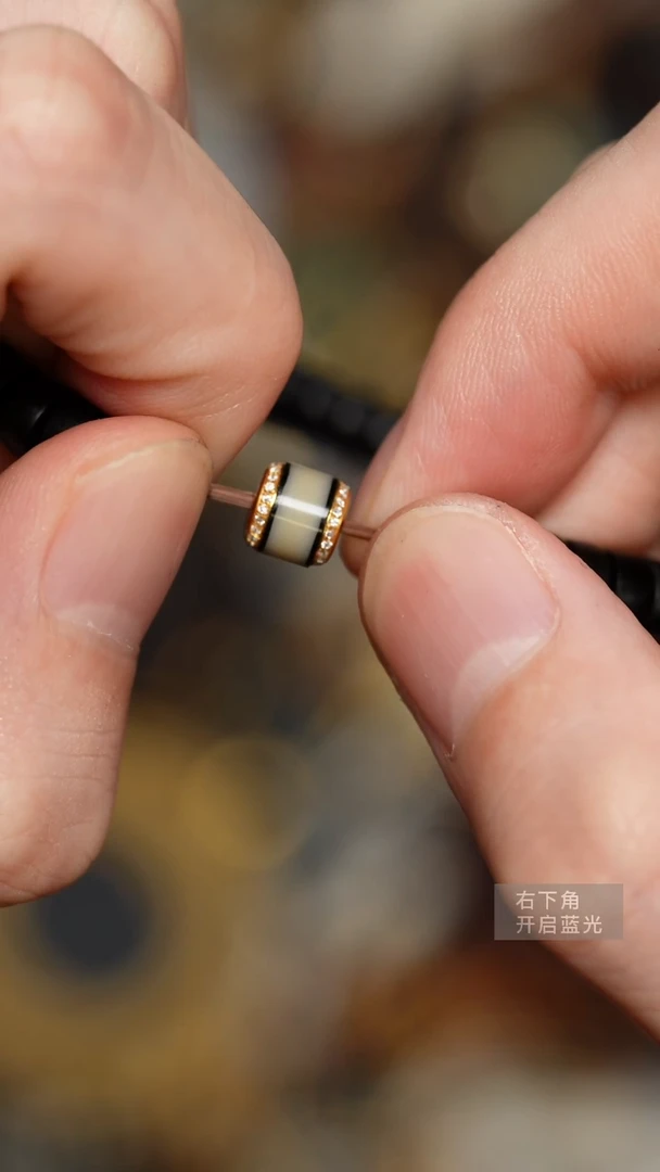 玛瑙/玉髓配饰18K金镶嵌J****e珠子