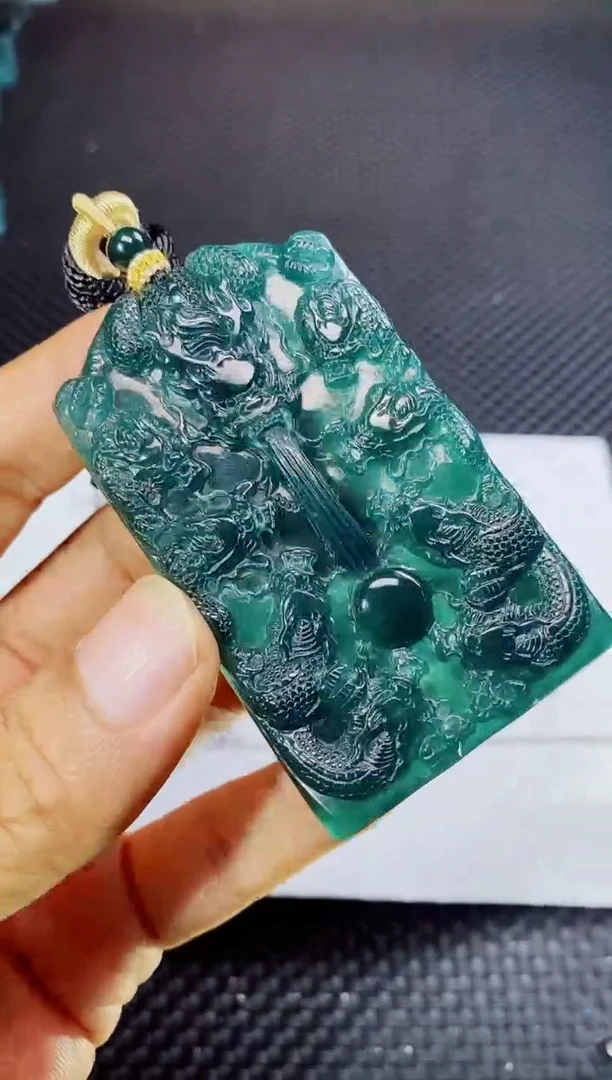 翡翠未镶嵌颈饰