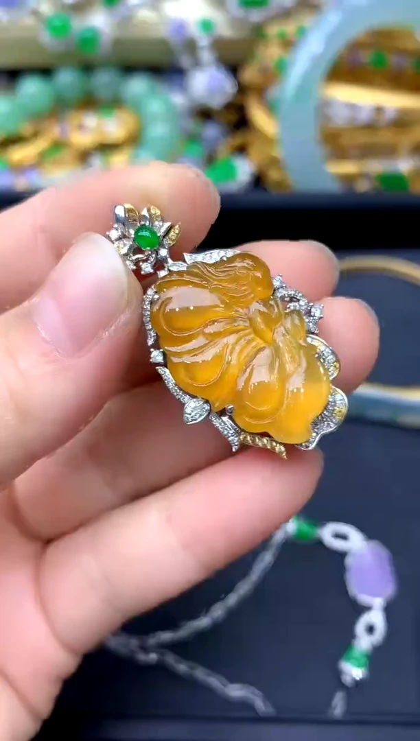 颈饰18K金镶嵌翡翠591 -中国好珍宝