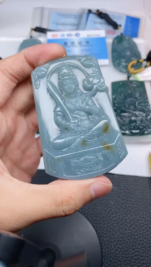 颈饰未镶嵌翡翠
