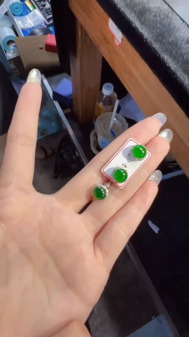 定制翡翠18K金镶嵌戒指耳钉1