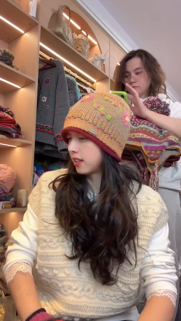 羊毛美利奴奶茶色刺绣冷帽