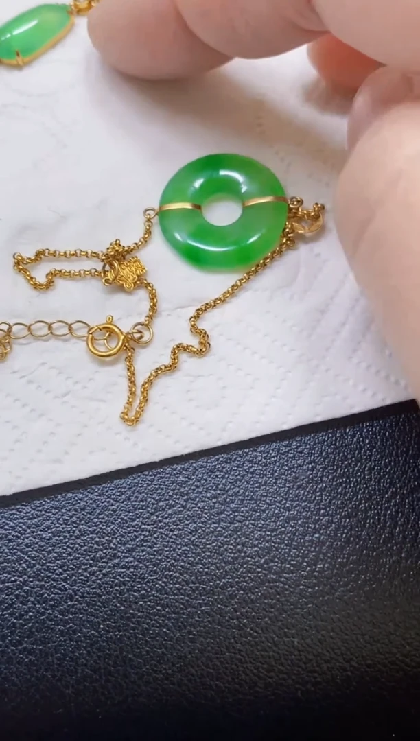 颈饰18K金镶嵌翡翠手链